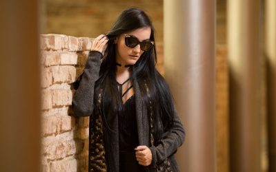 Quand la Mode Revient de l’Au-Delà : Les Vêtements Vintage et leur Âme Cachée